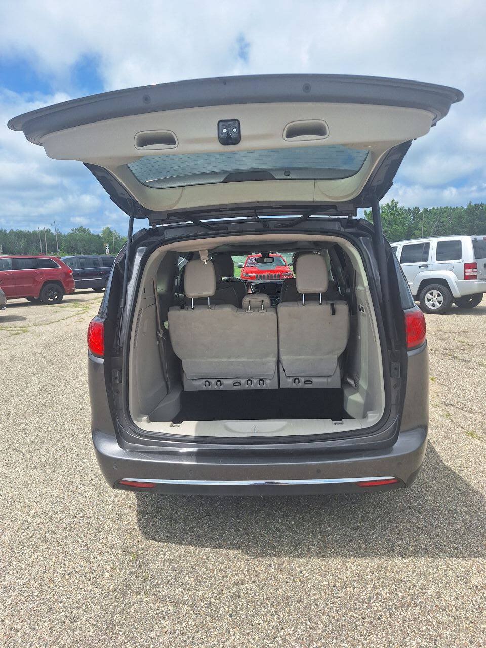 Used 2020 Chrysler Pacifica Limited FWD image 5