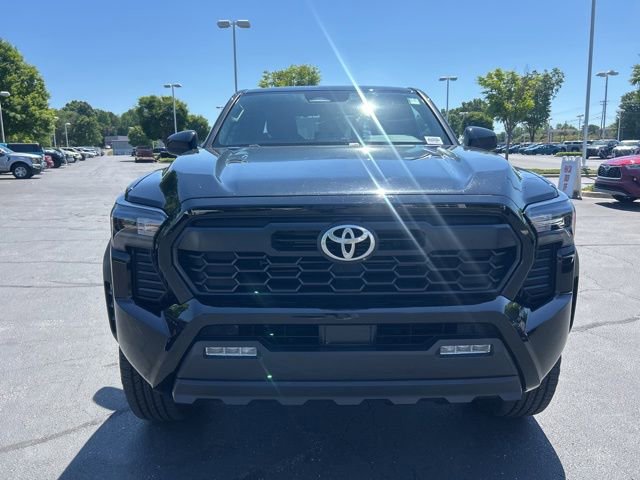 Used 2024 Toyota Tacoma TRD Off-Road AWD/4WD image 2