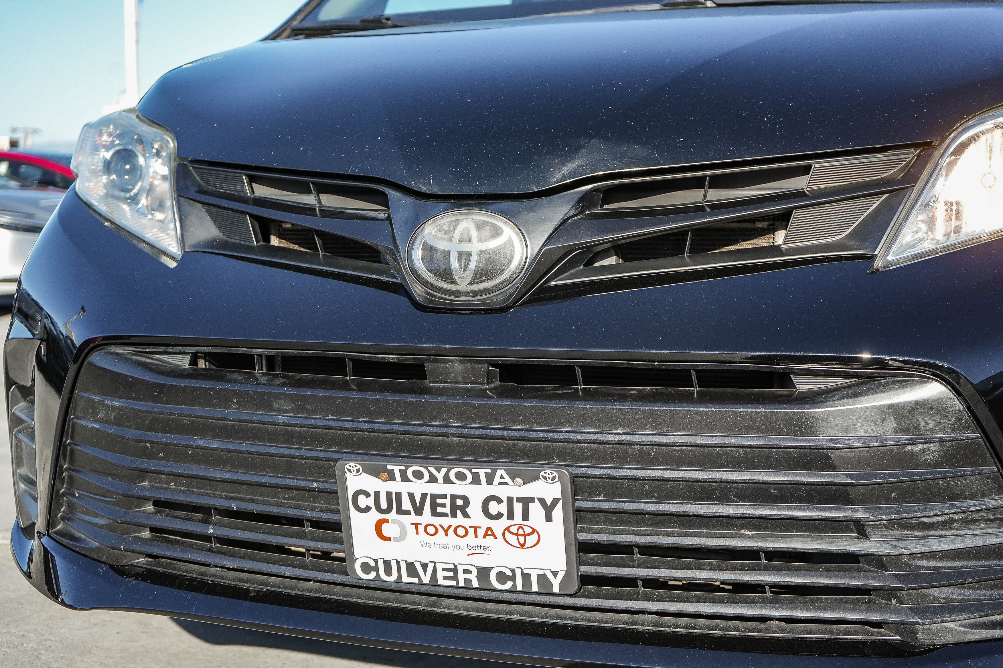 Used 2020 Toyota Sienna L image 6