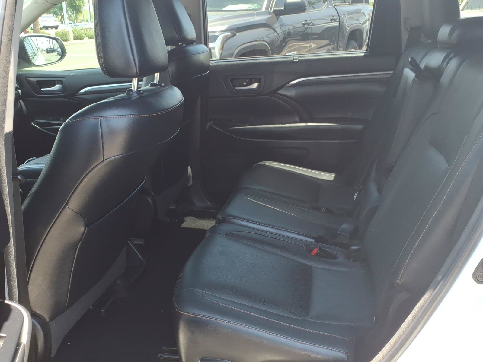 Used 2018 Toyota Highlander Limited FWD image 10