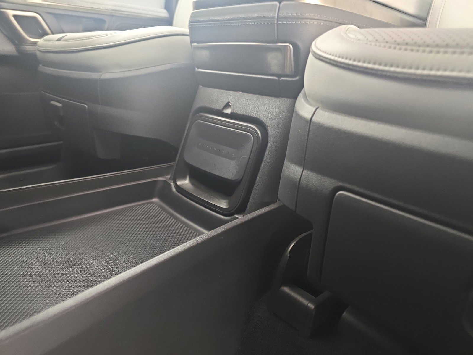 Used 2024 Rivian R1S Adventure AWD/4WD image 34
