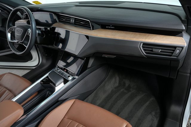 Used 2024 Audi Q8 e-tron Premium Plus image 23