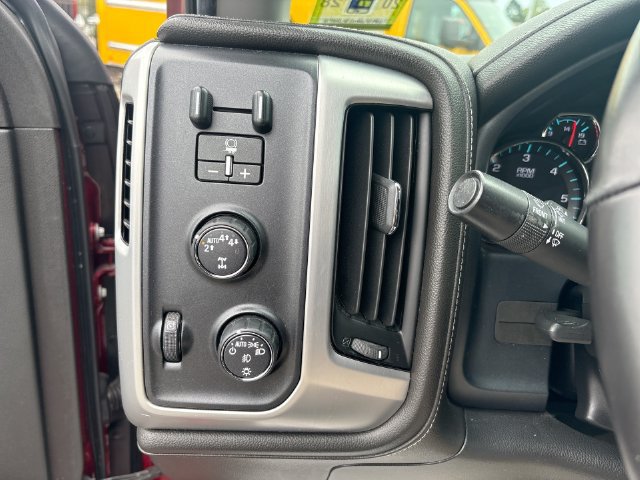 Used 2019 GMC Sierra 1500 SLE w/ SLE Value Package AWD/4WD image 17