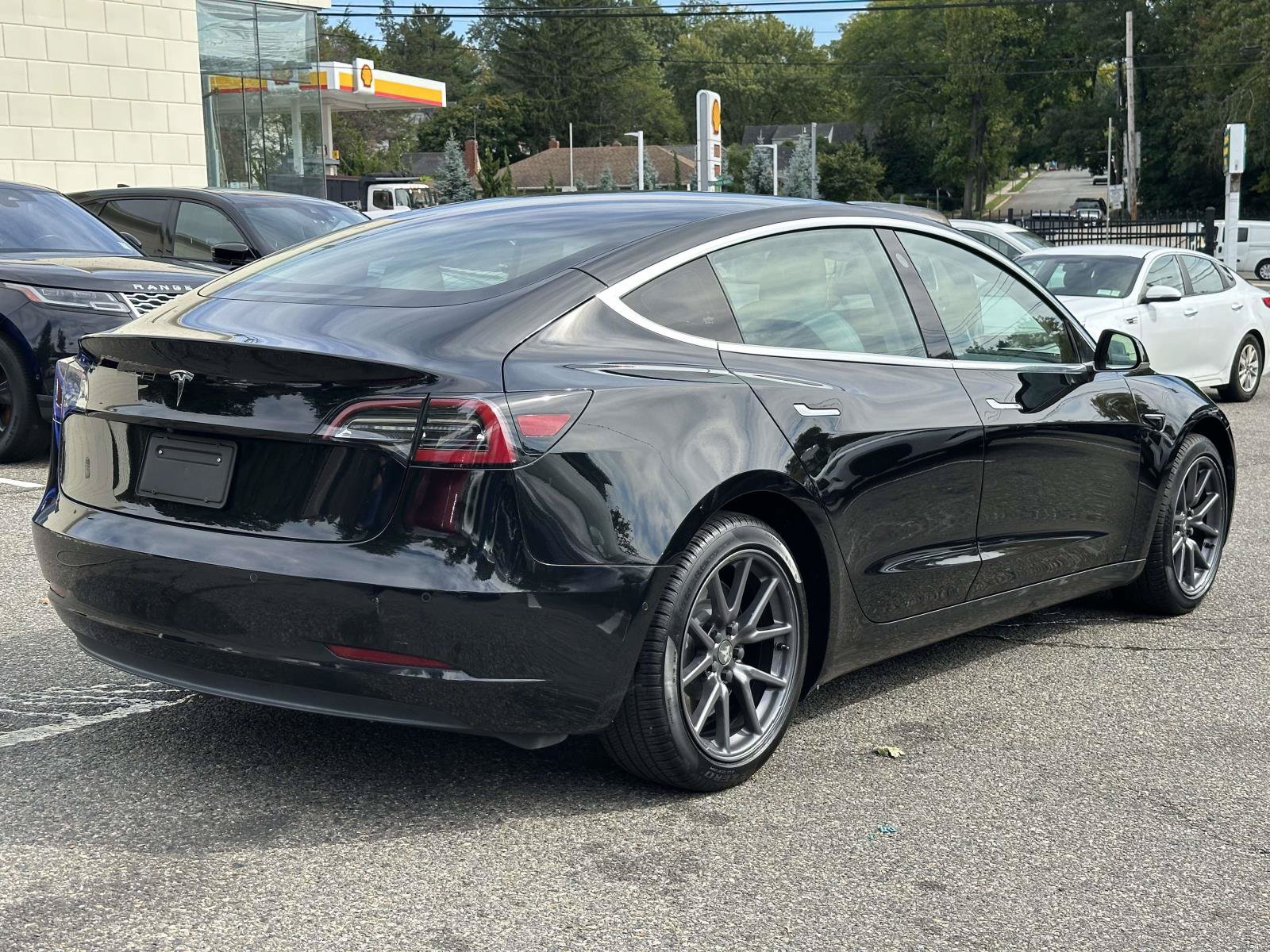 Used 2020 Tesla Model 3 Standard Range RWD image 3
