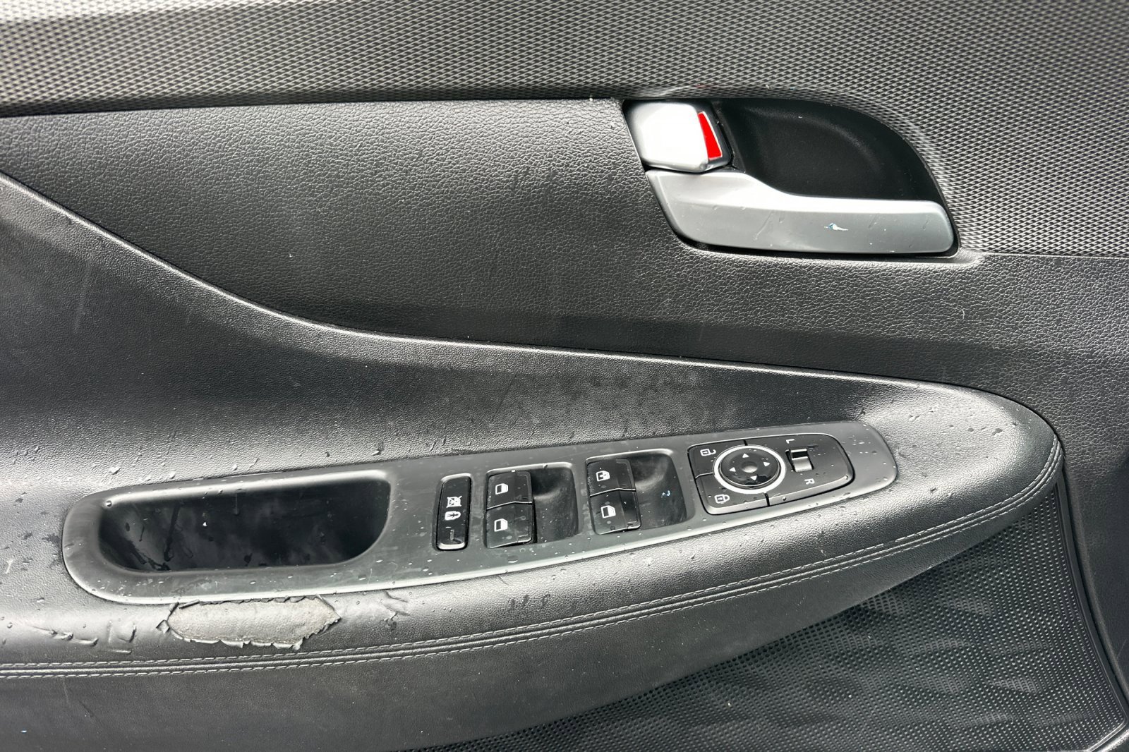 Used 2019 Hyundai Santa Fe SE image 10