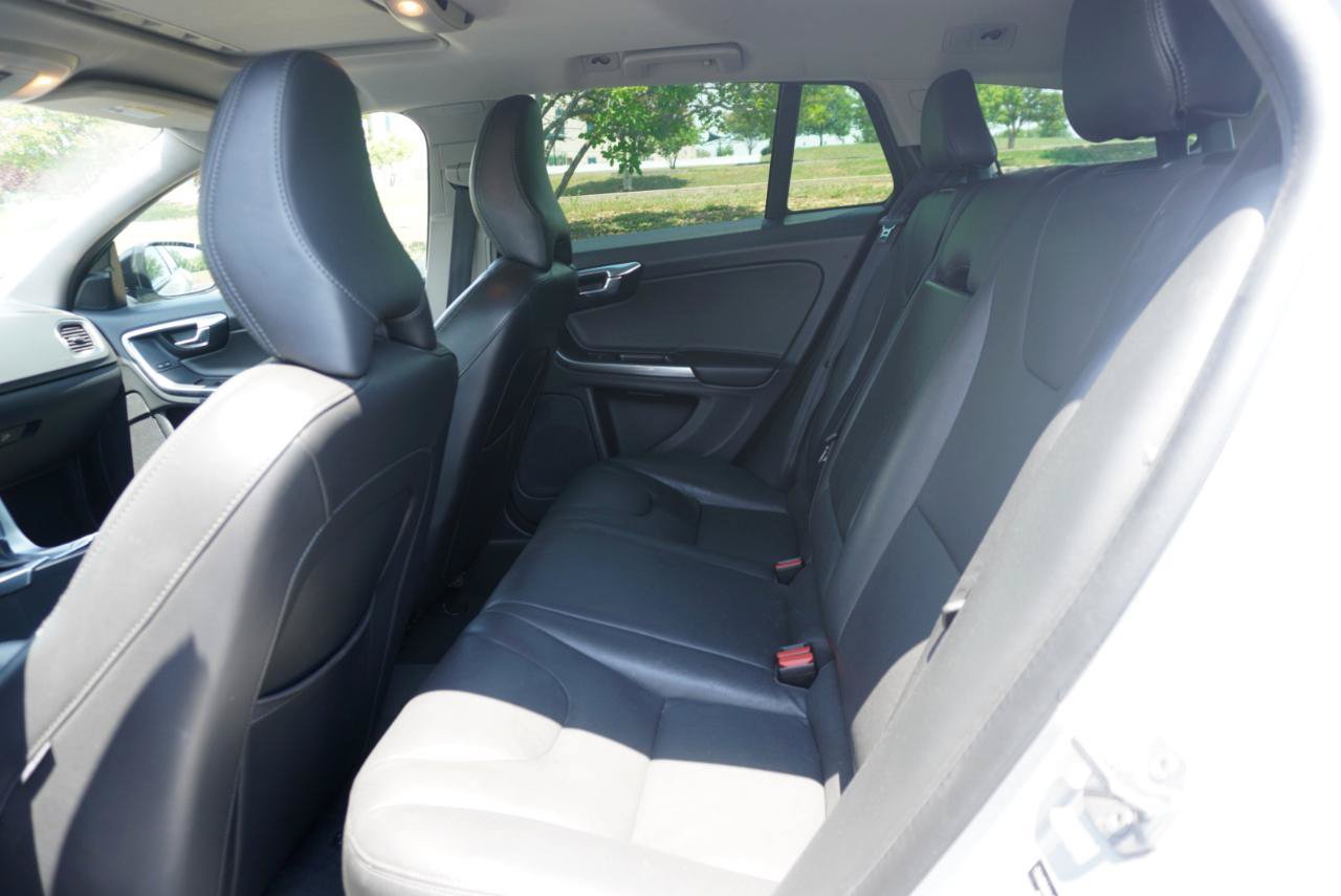 Used 2018 Volvo V60 T5 Cross Country w/ Convenience Package AWD/4WD image 17