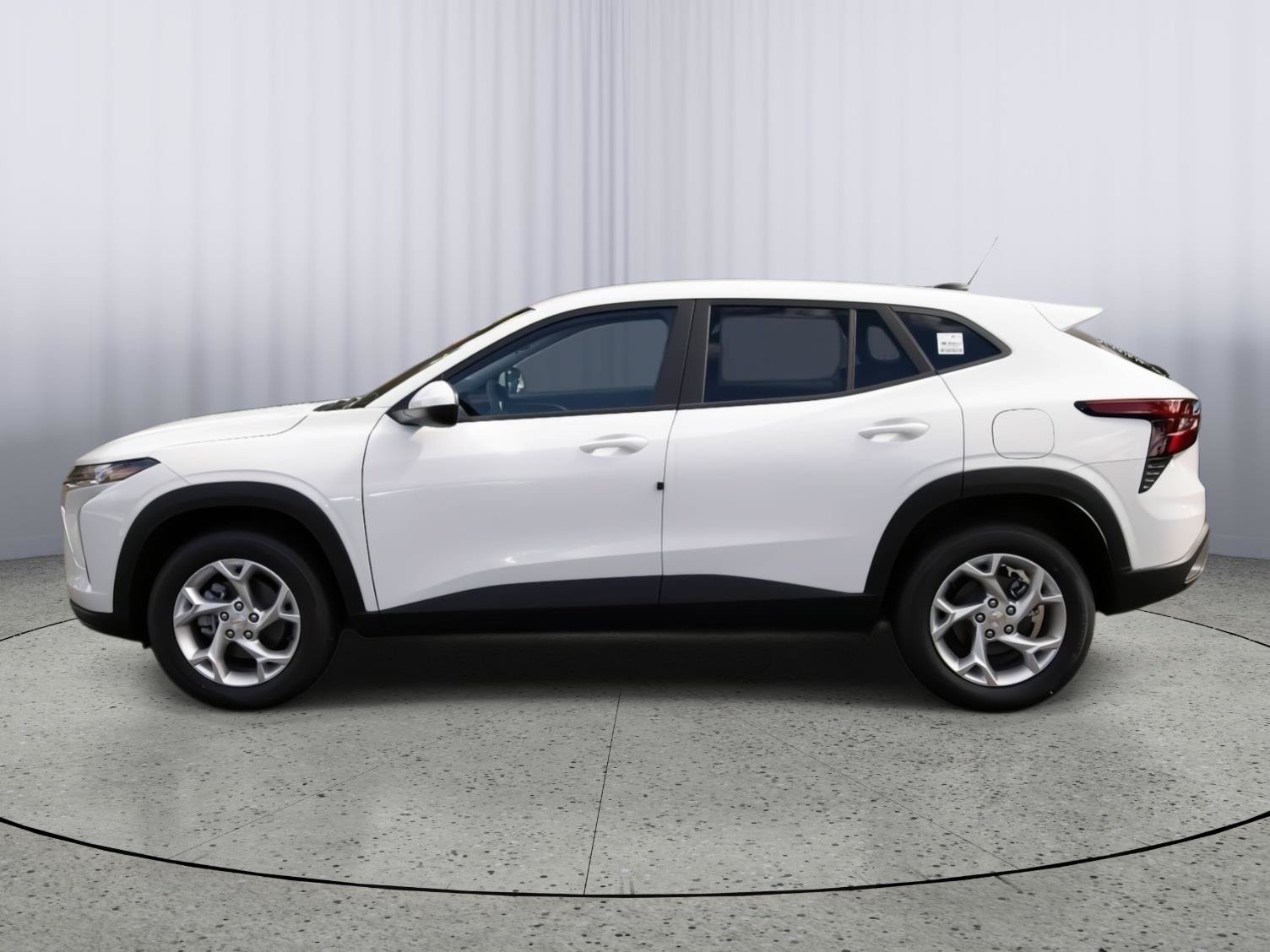 New 2026 Chevrolet Trax LS w/ LS Convenience Package FWD image 4