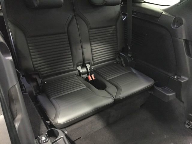 New 2023 Land Rover Discovery HSE R-Dynamic image 29