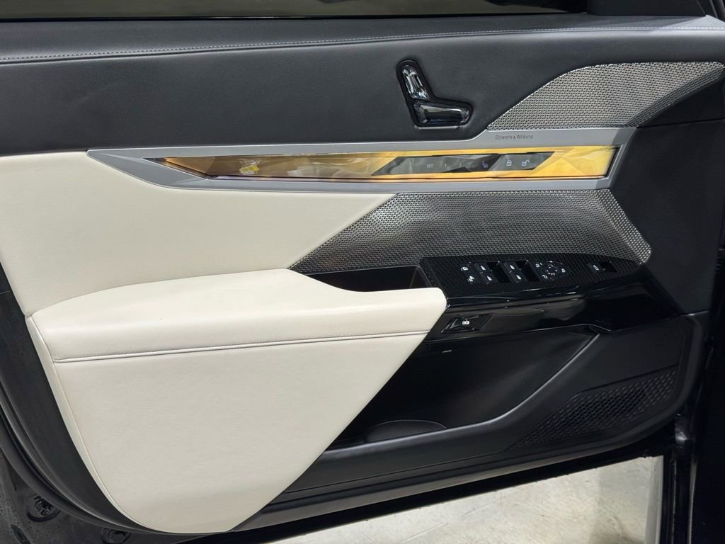 Used 2023 BMW 740i image 16