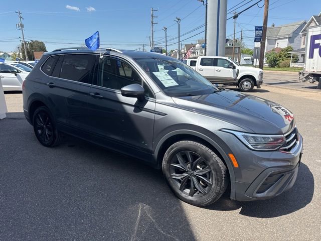 Used 2024 Volkswagen Tiguan SE AWD/4WD image 4