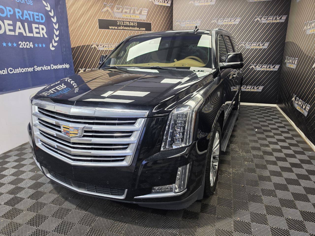 Used 2017 Cadillac Escalade Platinum RWD image 2