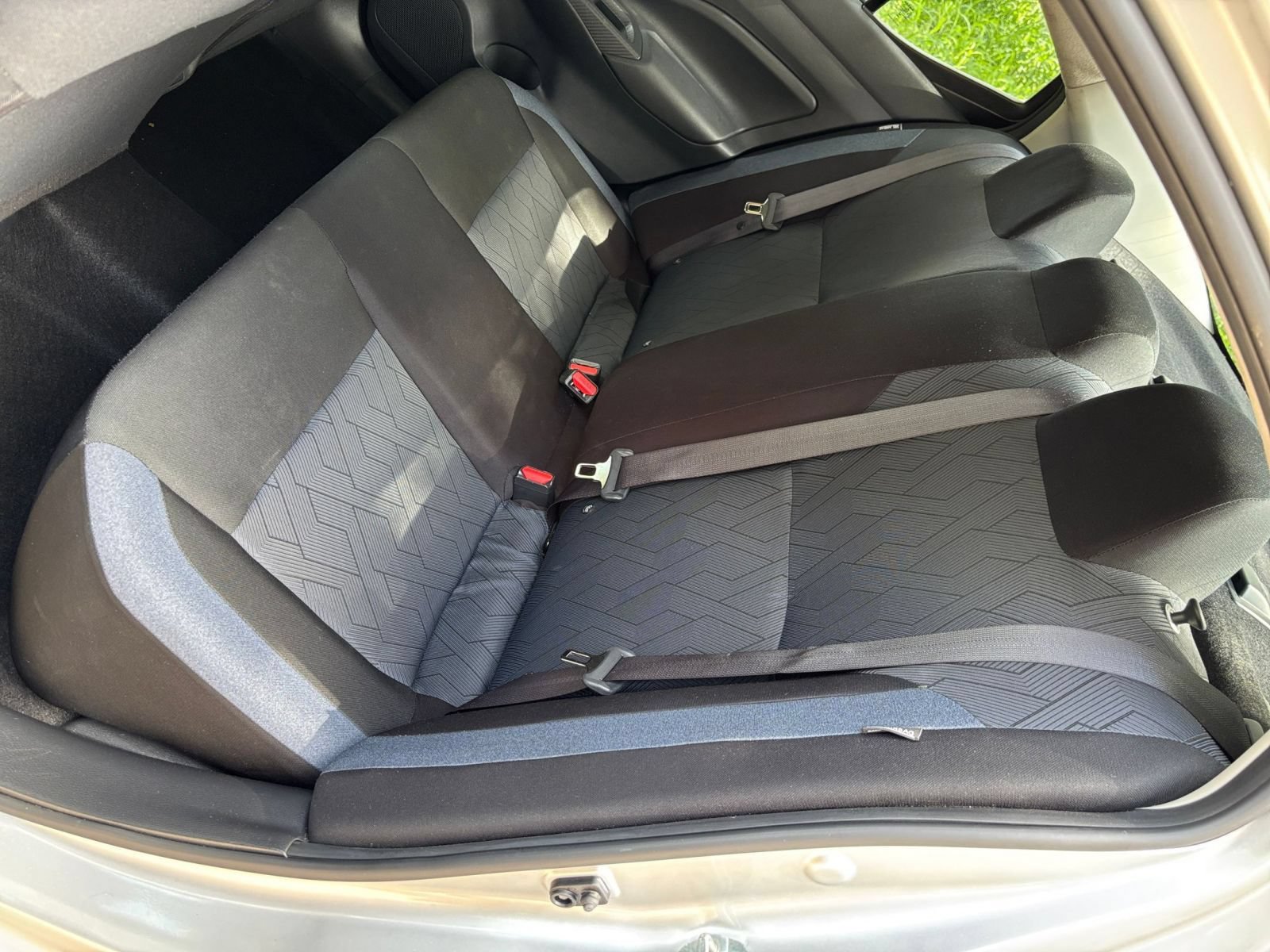 Used 2025 Nissan Versa SV FWD image 34