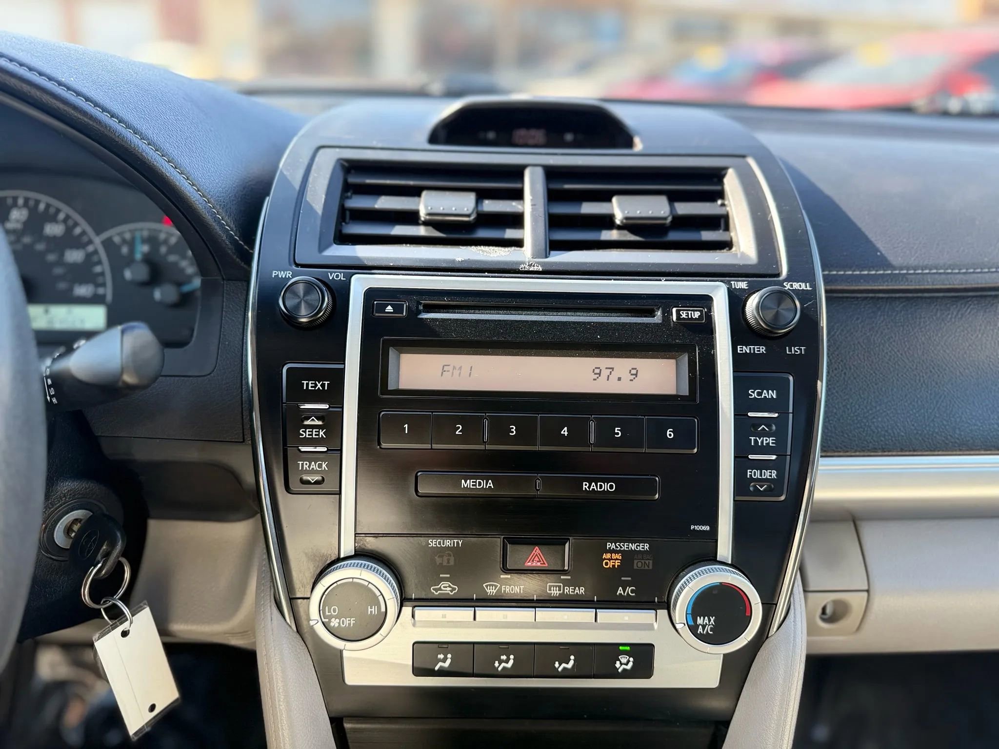 Used 2012 Toyota Camry L FWD image 19