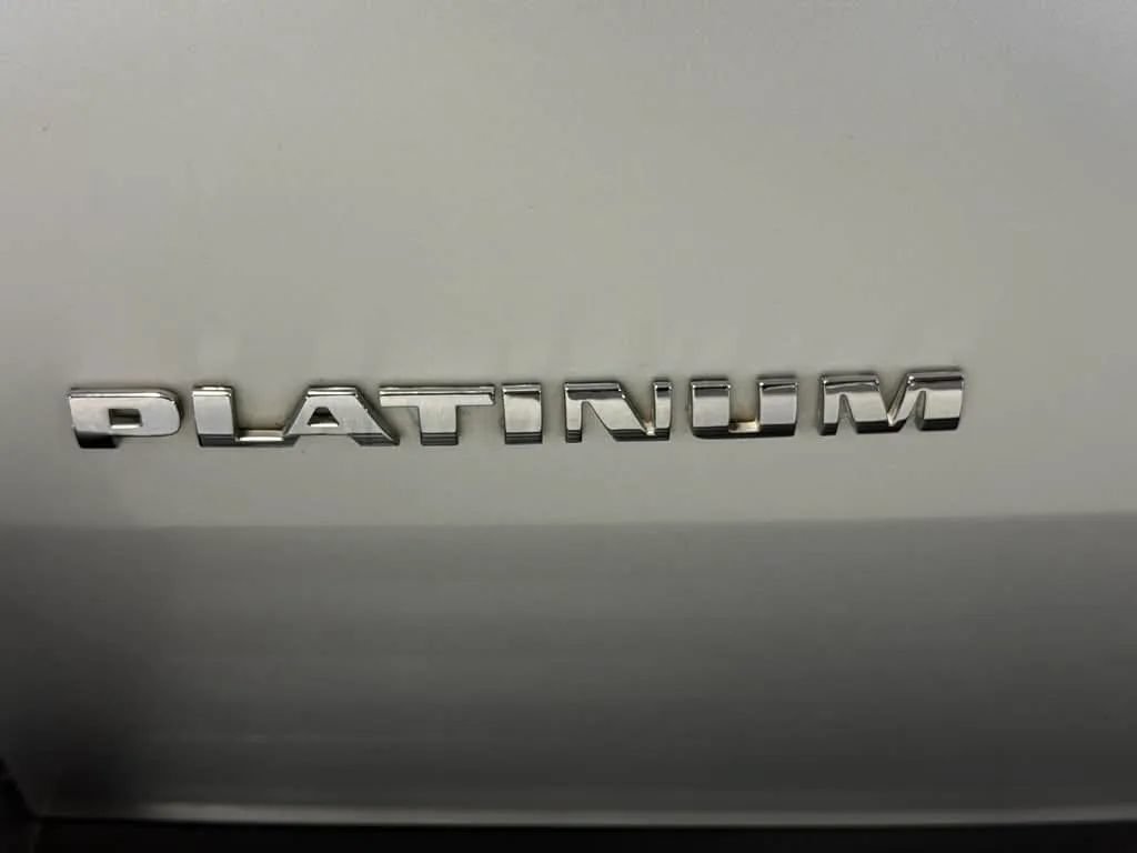 Used 2013 Cadillac Escalade ESV Platinum AWD/4WD image 13