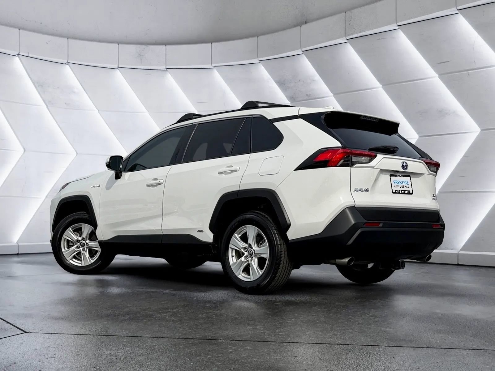 Used 2019 Toyota RAV4 XLE w/ Convenience Package image 8