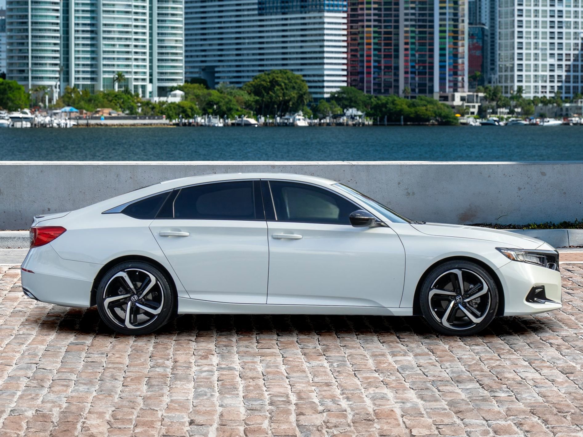 Used 2022 Honda Accord Sport image 4