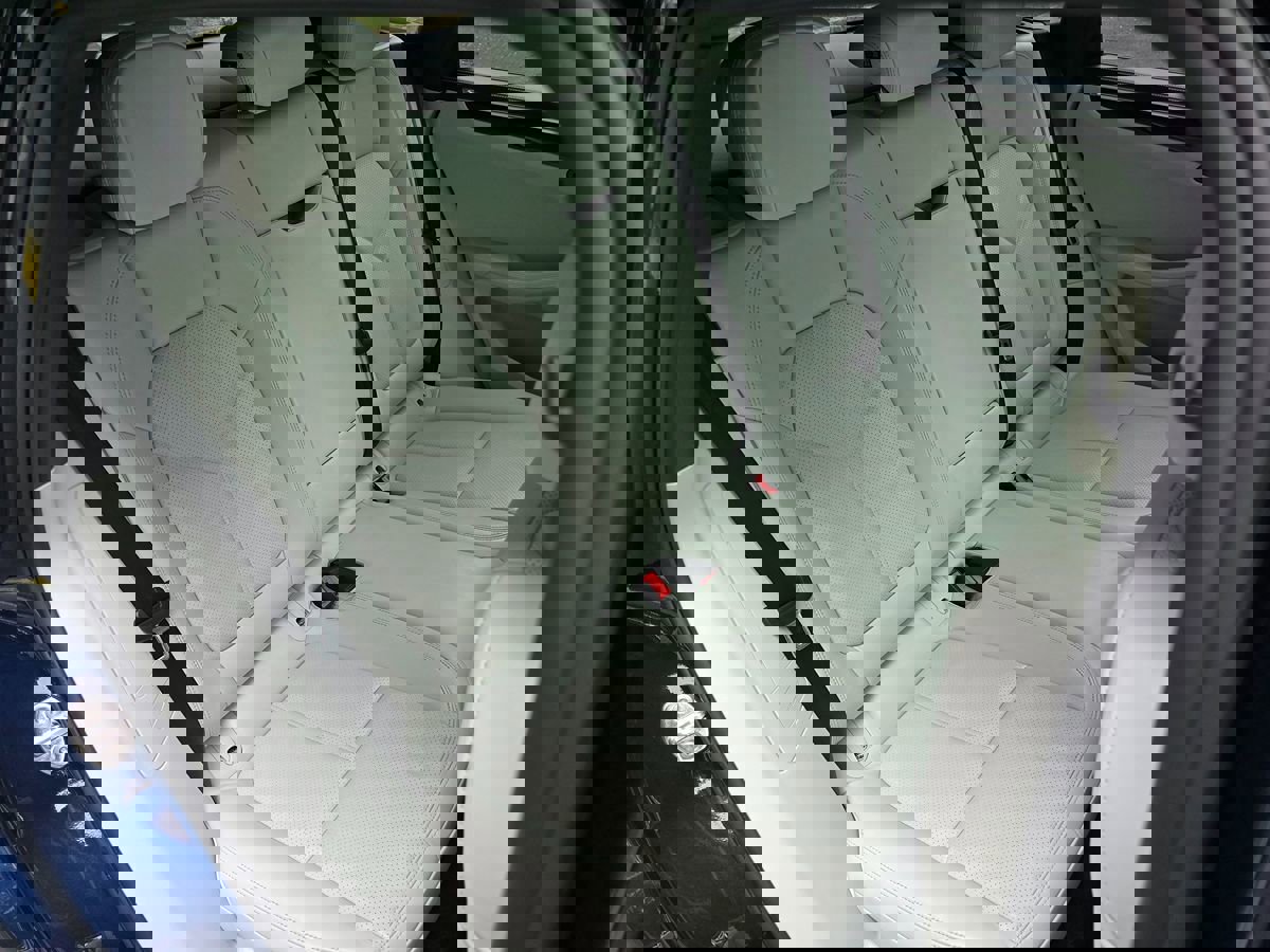 Used 2023 Porsche Macan image 17