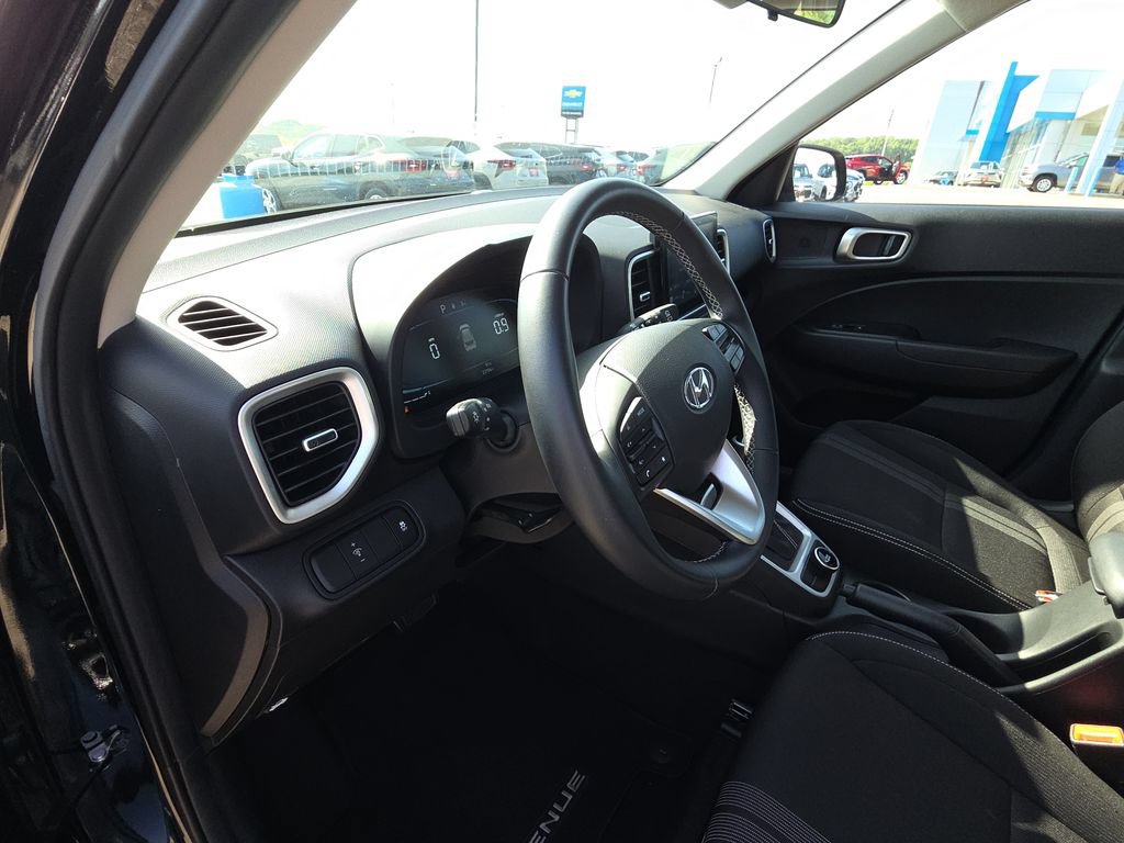 Used 2023 Hyundai Venue SEL FWD image 14
