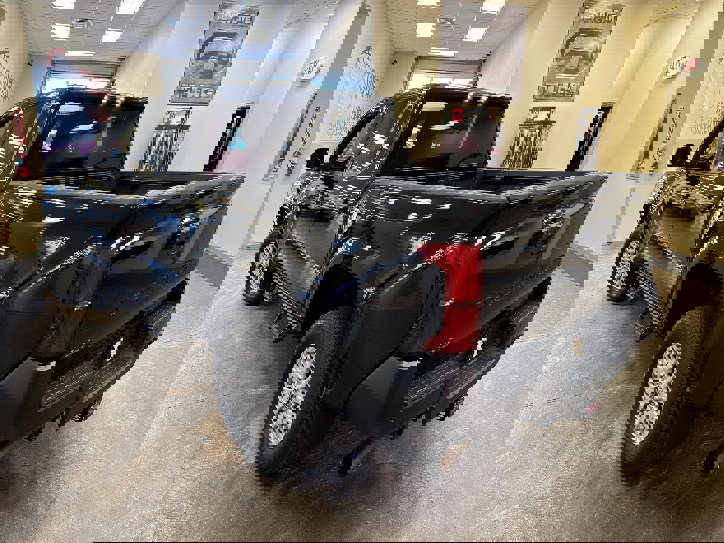 Used 2024 Toyota Tacoma SR w/ SR Upgrade Package image 7