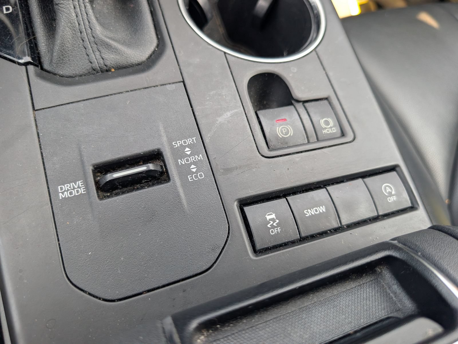 Used 2022 Toyota Highlander XLE FWD image 18