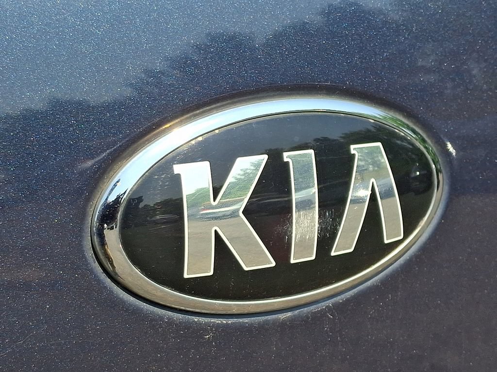 Used 2017 Kia Sedona LX w/ LX Essentials Premium Package FWD image 9