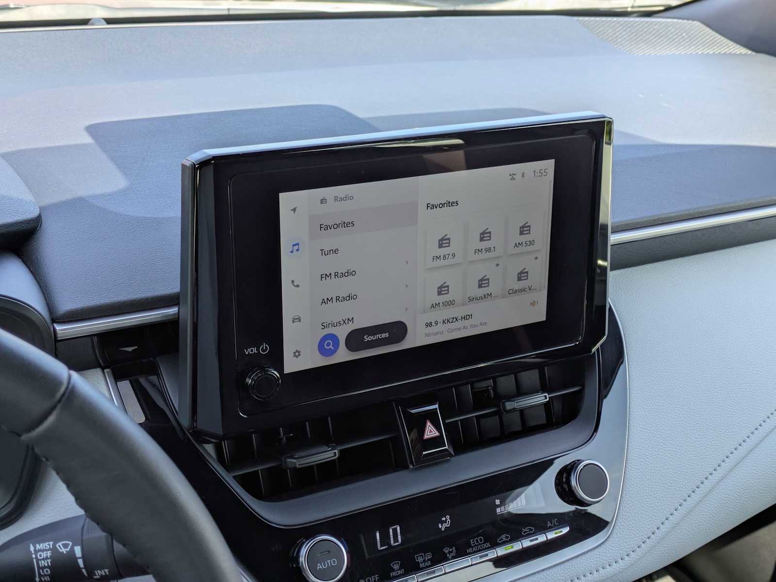 Used 2025 Toyota Corolla SE w/ Convenience Package FWD image 30