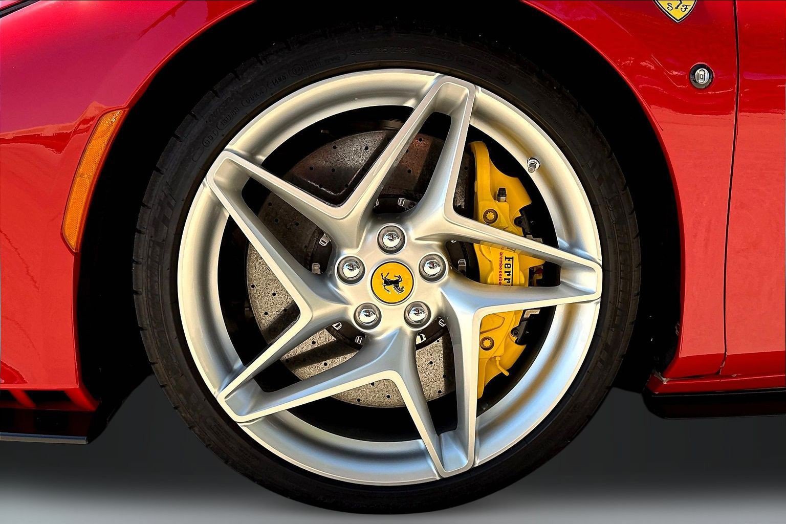 Used 2023 Ferrari F8 Spider RWD image 28