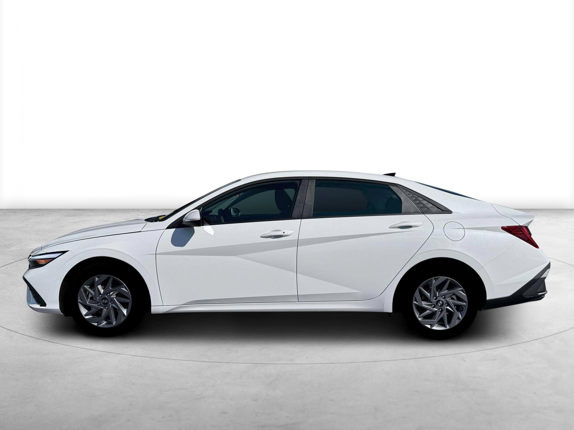 New 2026 Hyundai Elantra Hybrid FWD image 3