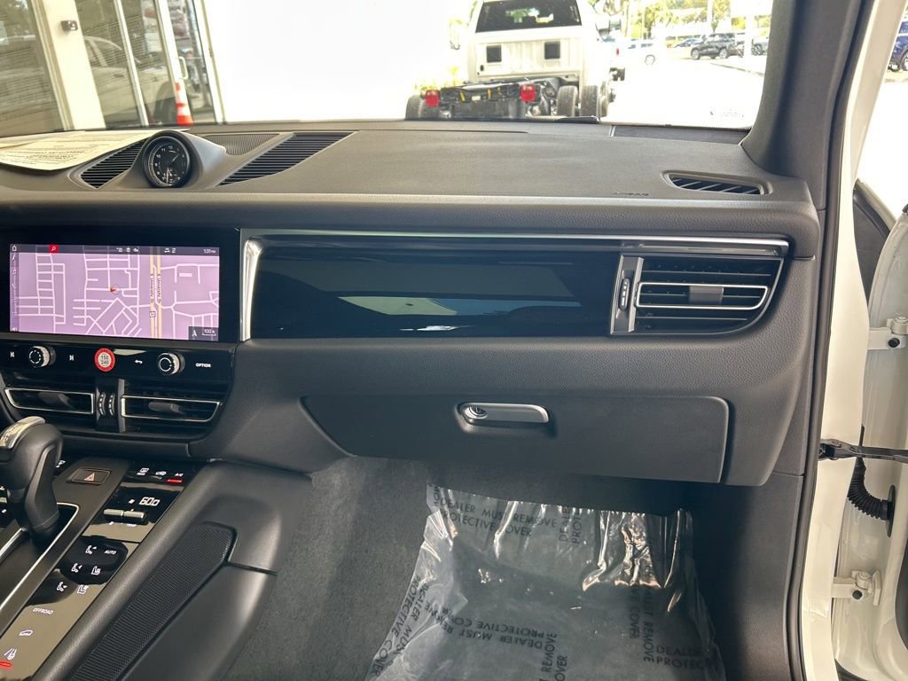 Used 2022 Porsche Macan image 21