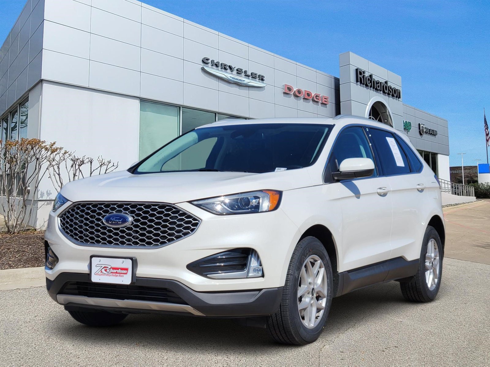 Used 2023 Ford Edge SEL w/ Convenience Package AWD/4WD image 2
