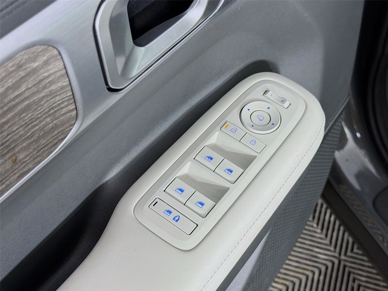 Used 2025 Hyundai Santa Fe Limited AWD/4WD image 20