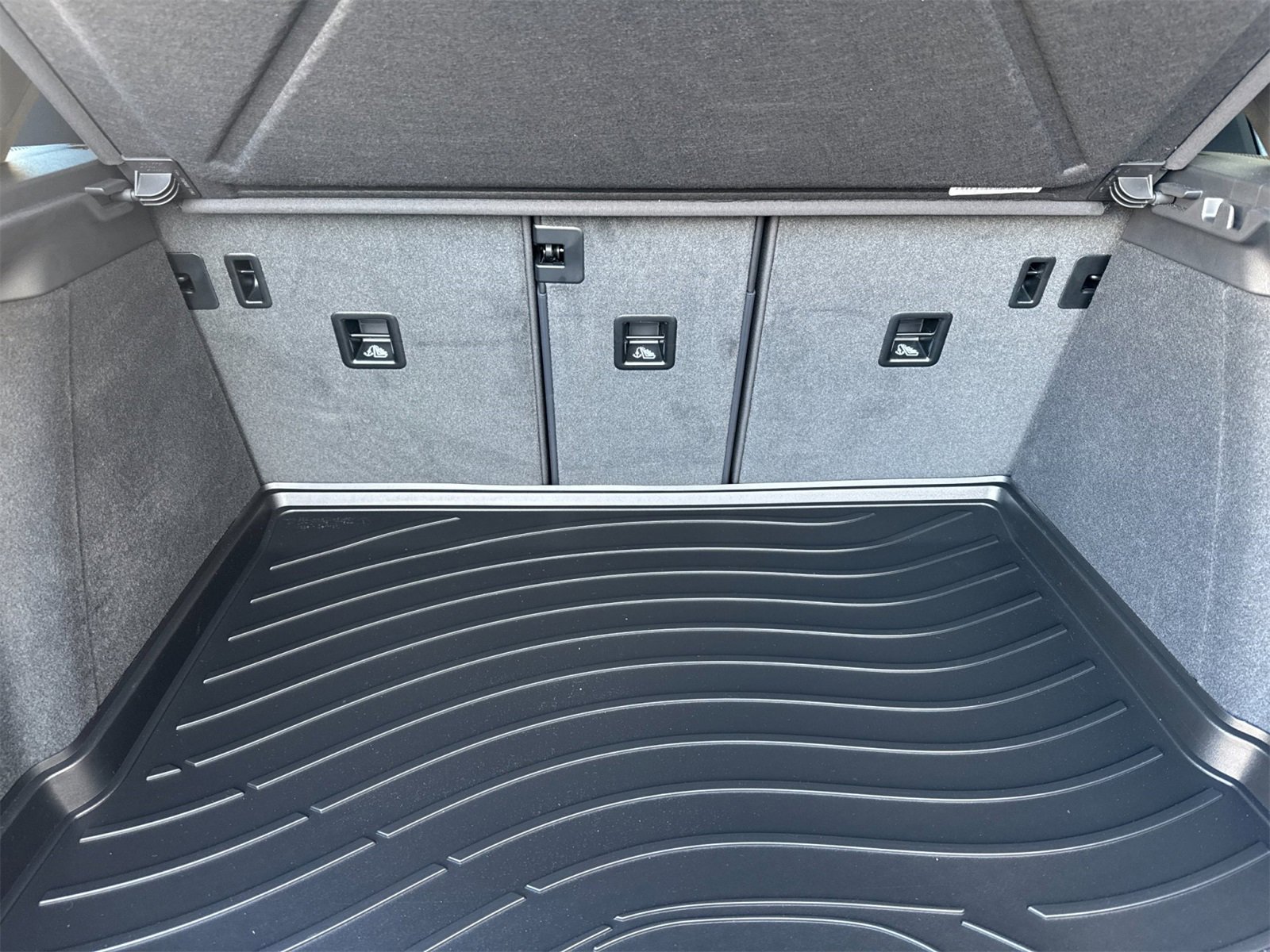 Used 2025 Porsche Macan image 17