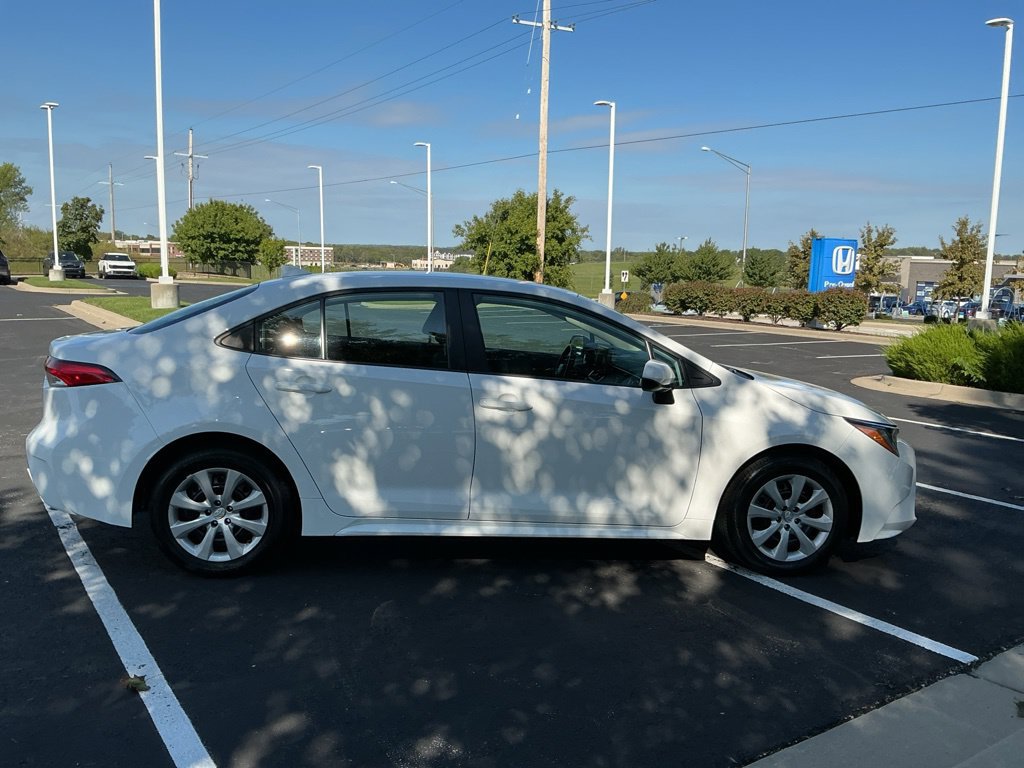 Used 2025 Toyota Corolla LE FWD image 15
