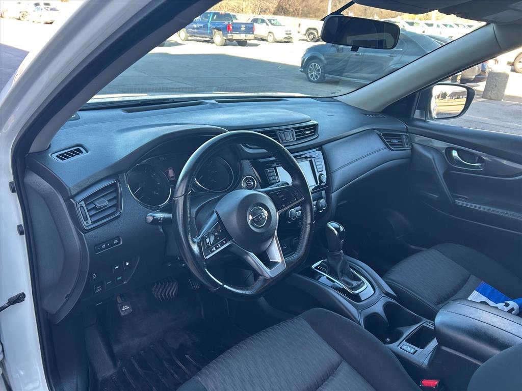 Used 2018 Nissan Rogue SV image 9
