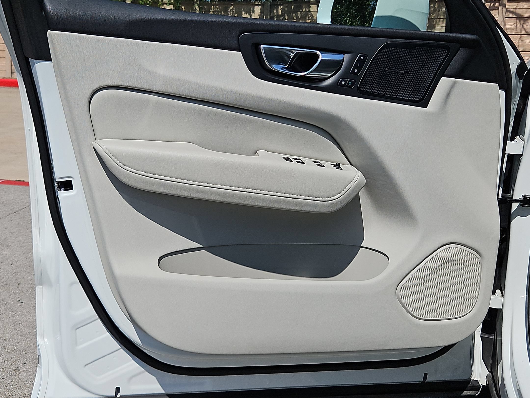 Used 2022 Volvo XC60 B5 Inscription w/ Advanced Package FWD image 10