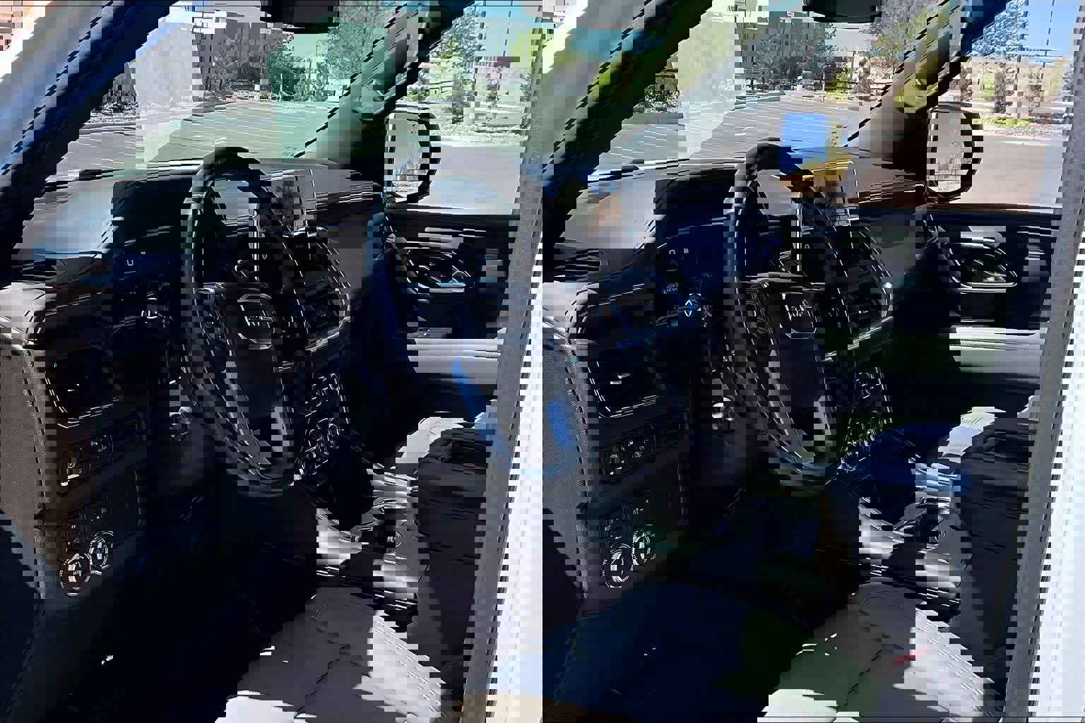 Used 2022 GMC Yukon XL SLT w/ SLT Premium Package image 18