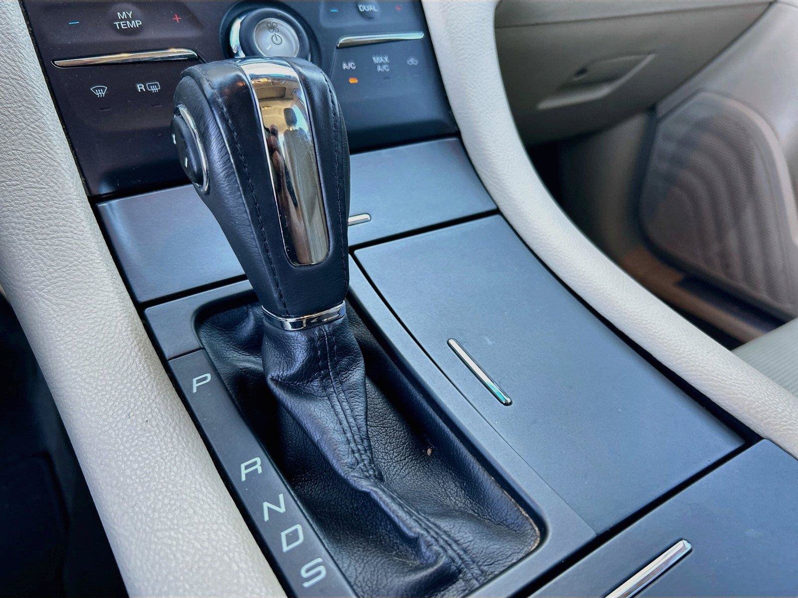 Used 2015 Ford Taurus Limited FWD image 28