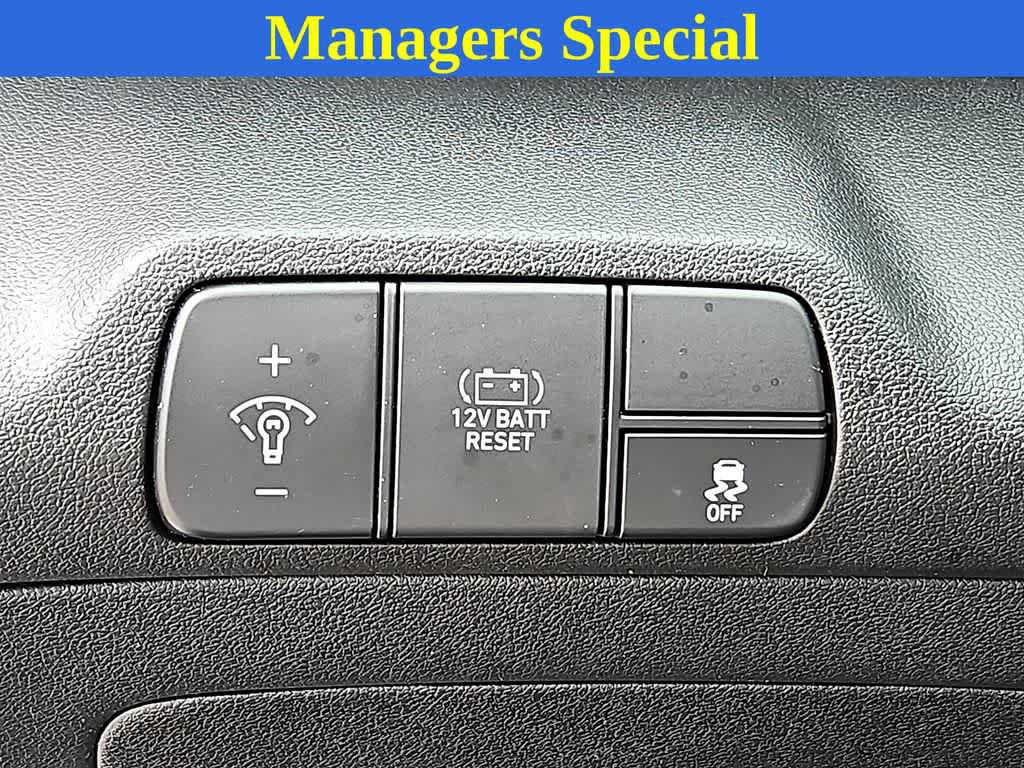 Certified 2025 Hyundai Elantra SEL FWD image 23