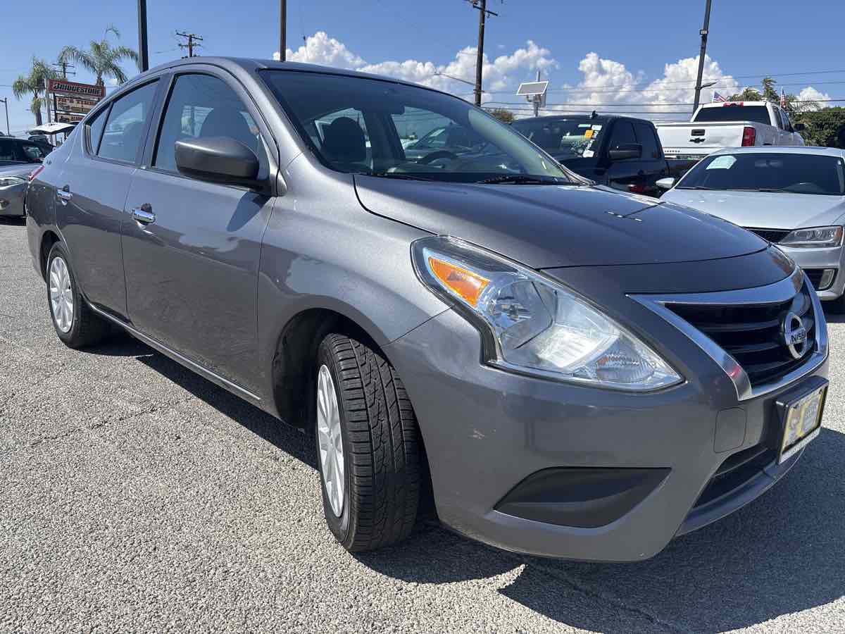 Used 2019 Nissan Versa SV image 4