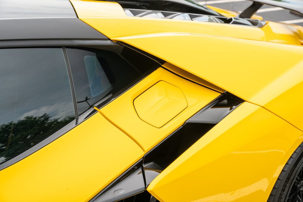 Used 2024 Lamborghini Revuelto AWD/4WD image 31