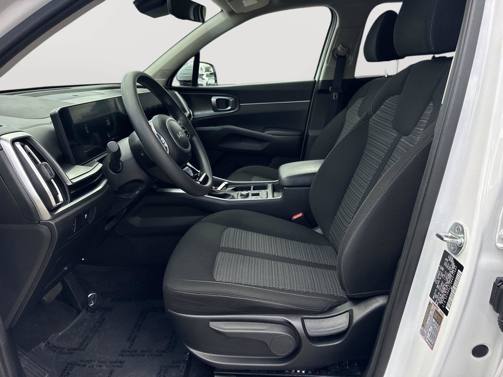 Used 2024 Kia Sorento LX FWD image 9