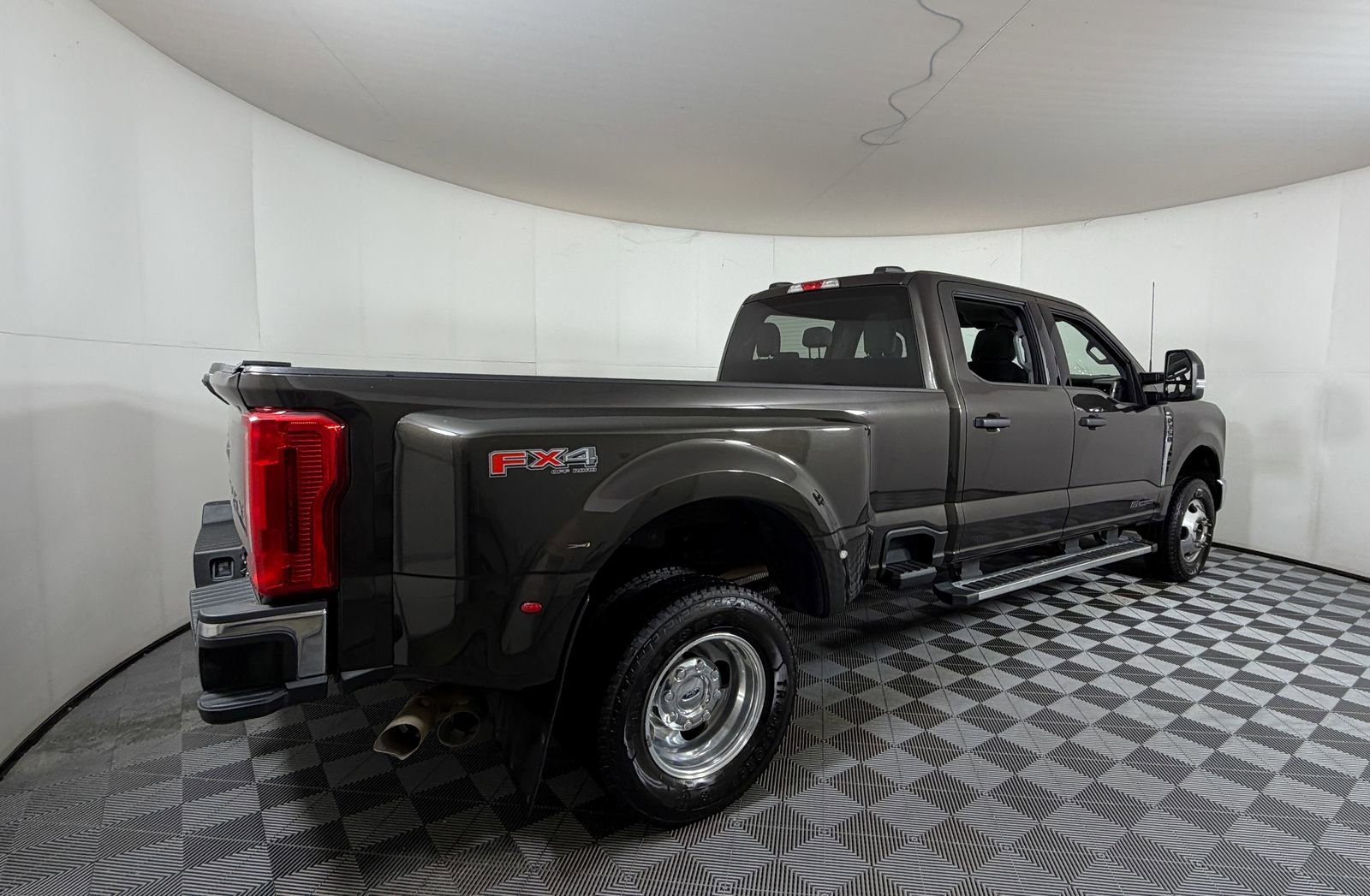 Used 2024 Ford F350 XLT w/ FX4 Off-Road Package AWD/4WD image 4