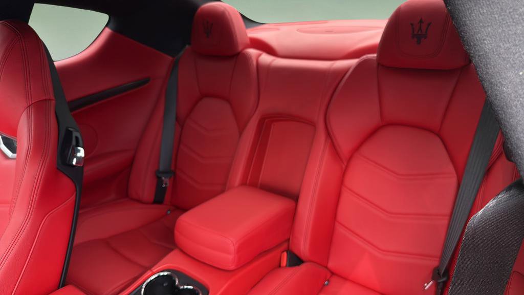 Used 2015 Maserati GranTurismo Sport image 13