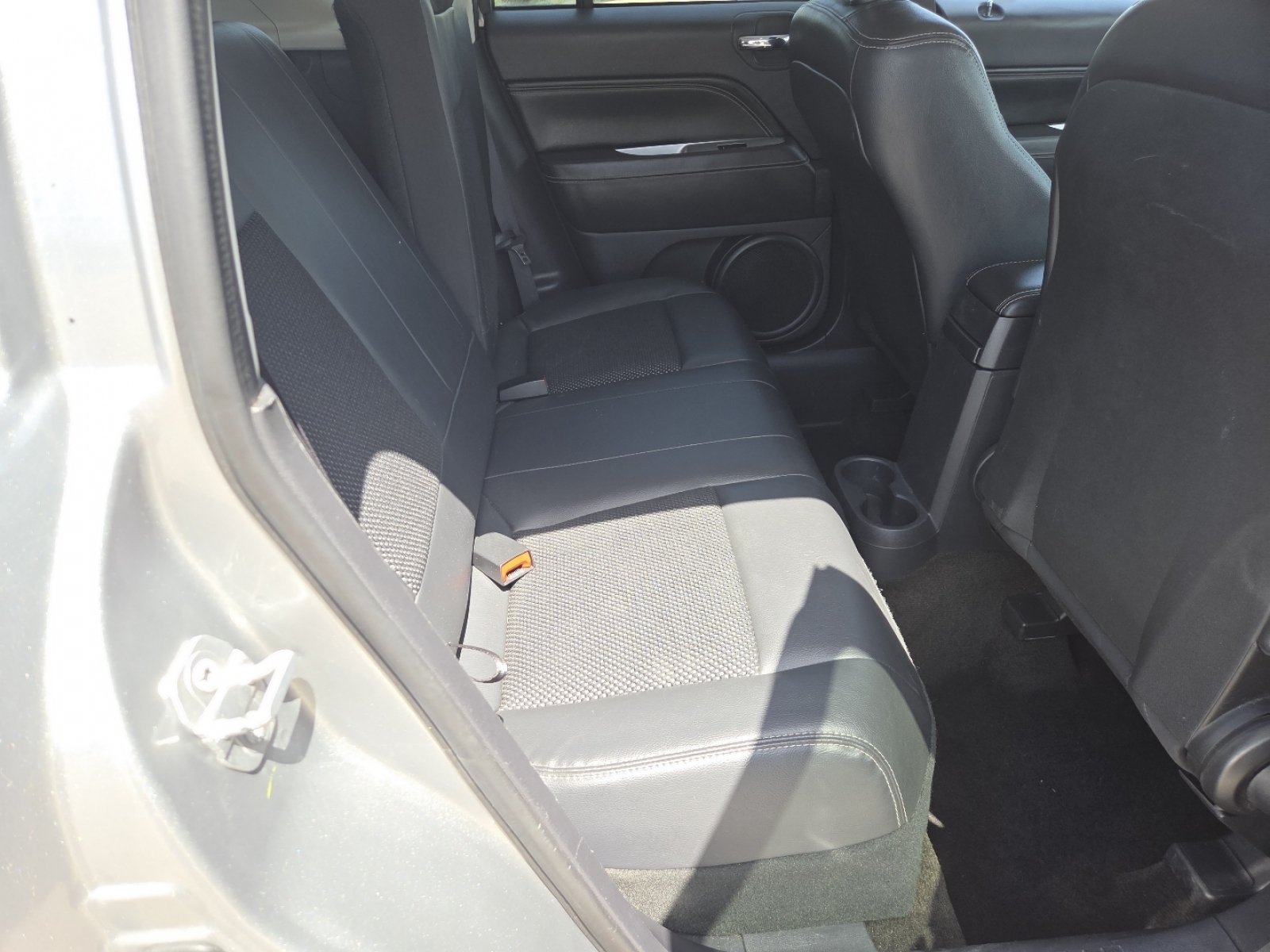 Used 2015 Jeep Compass Latitude FWD image 18