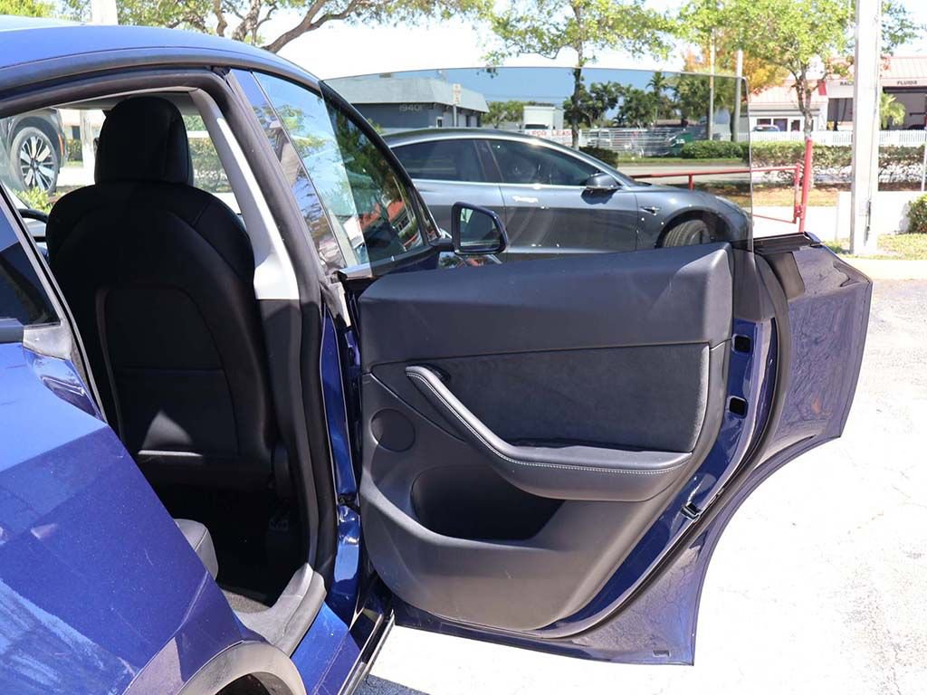 Used 2022 Tesla Model Y Long Range image 25