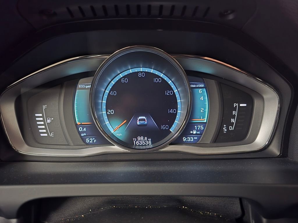 Used 2015 Volvo V60 T6 R-Design Platinum image 34