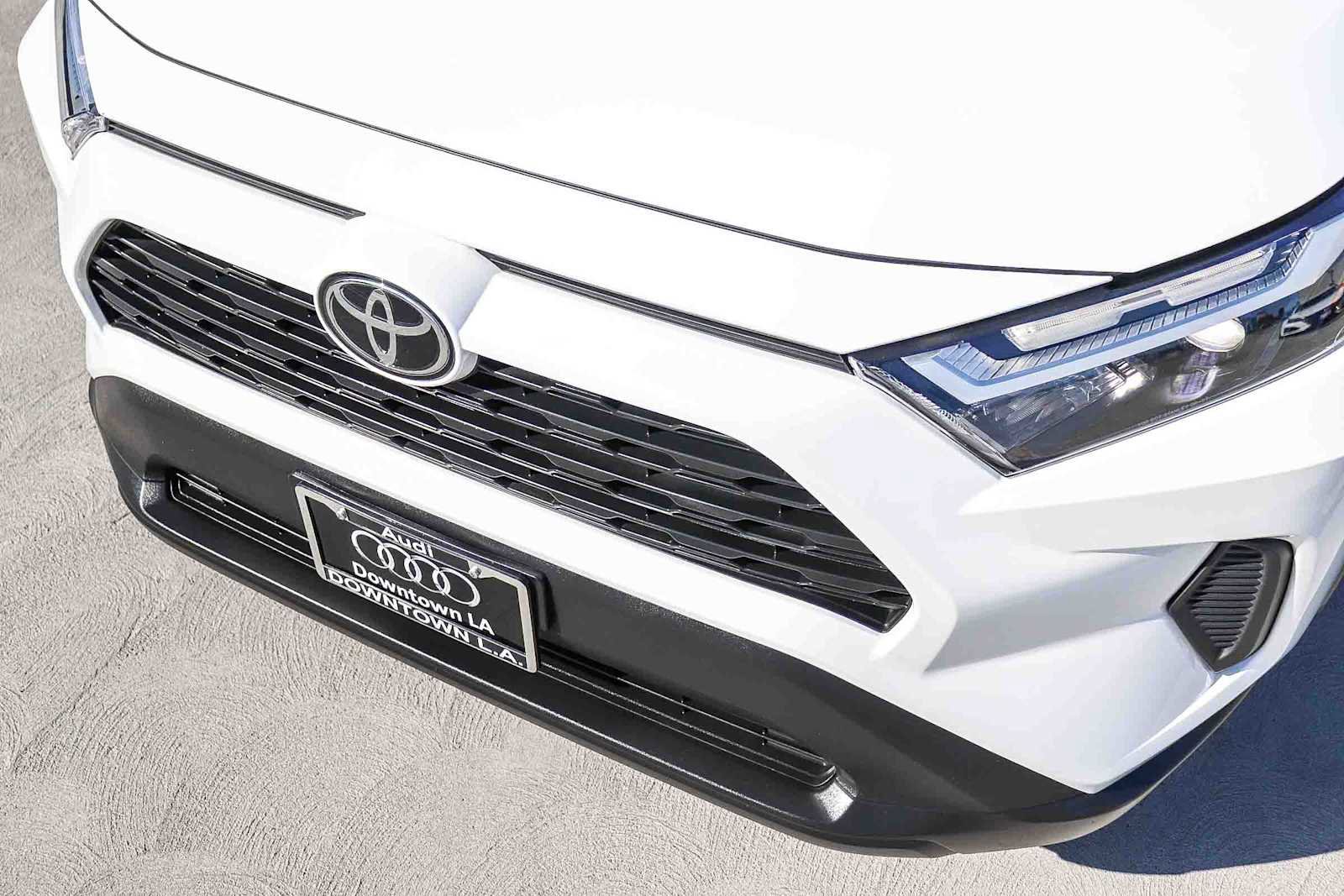 Used 2022 Toyota RAV4 XLE image 8