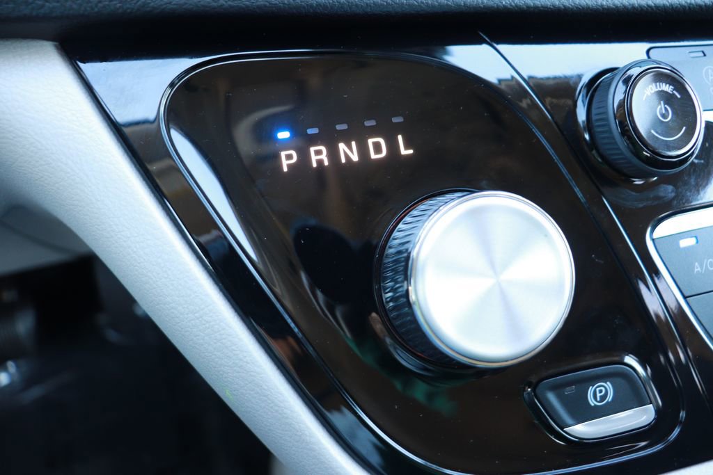 Used 2024 Chrysler Voyager LX image 16