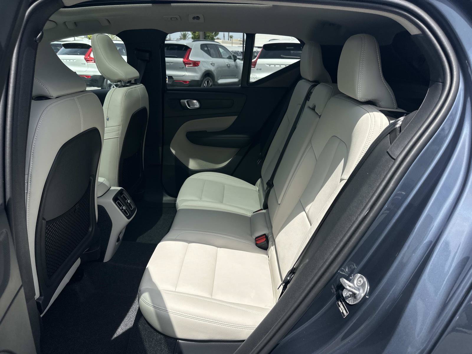 New 2026 Volvo XC40 B5 Ultra w/ Climate Package AWD/4WD image 17
