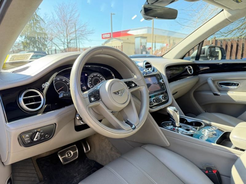 Used 2019 Bentley Bentayga image 12